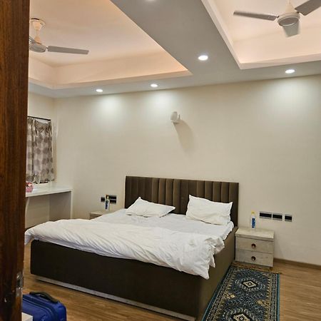 Villa In Vrindavan, Hare Krishna M Bagian luar foto
