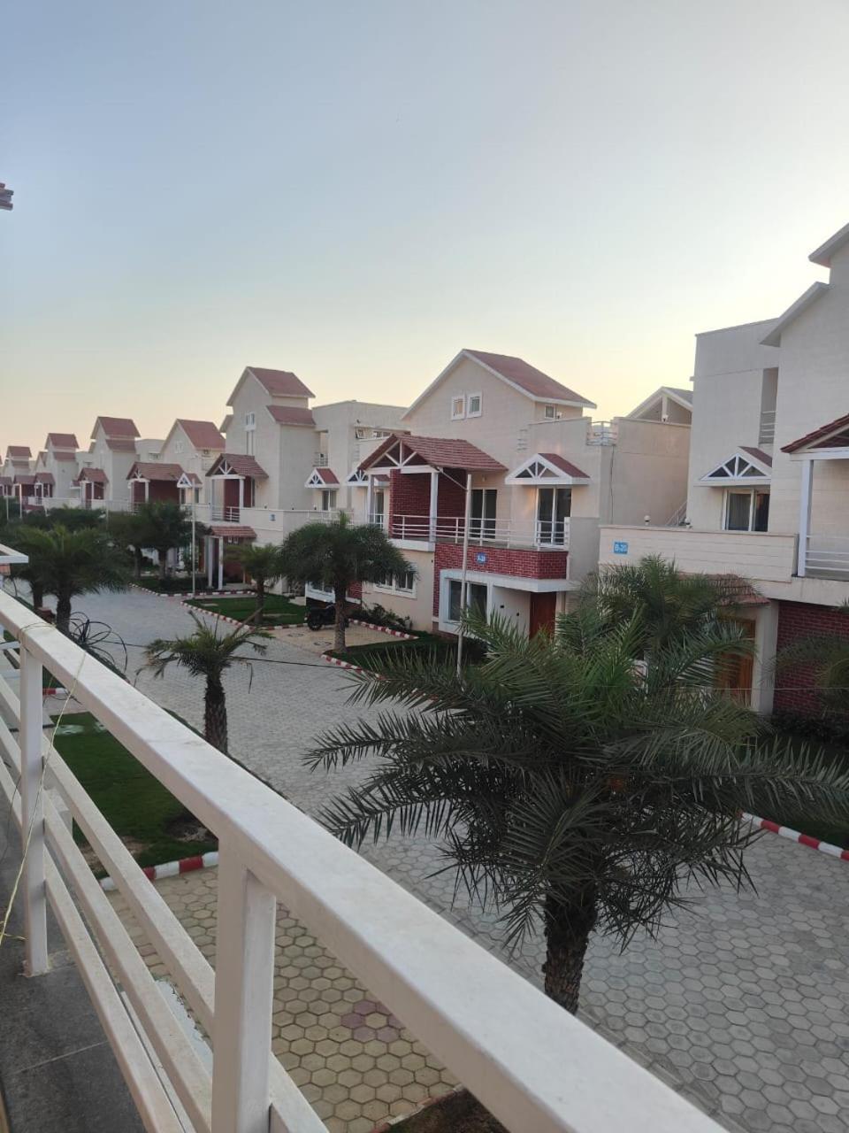 Villa In Vrindavan, Hare Krishna M Bagian luar foto