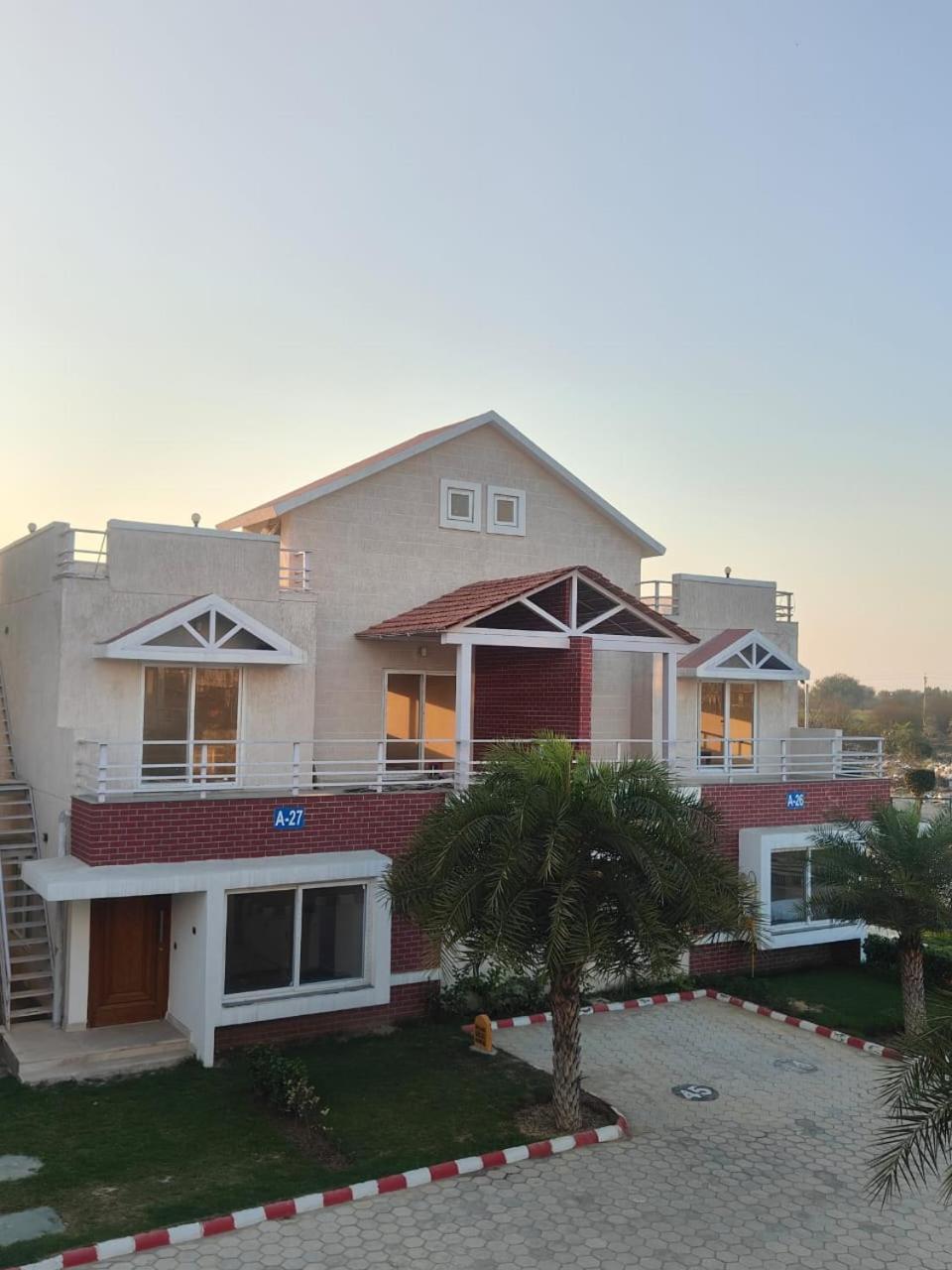 Villa In Vrindavan, Hare Krishna M Bagian luar foto