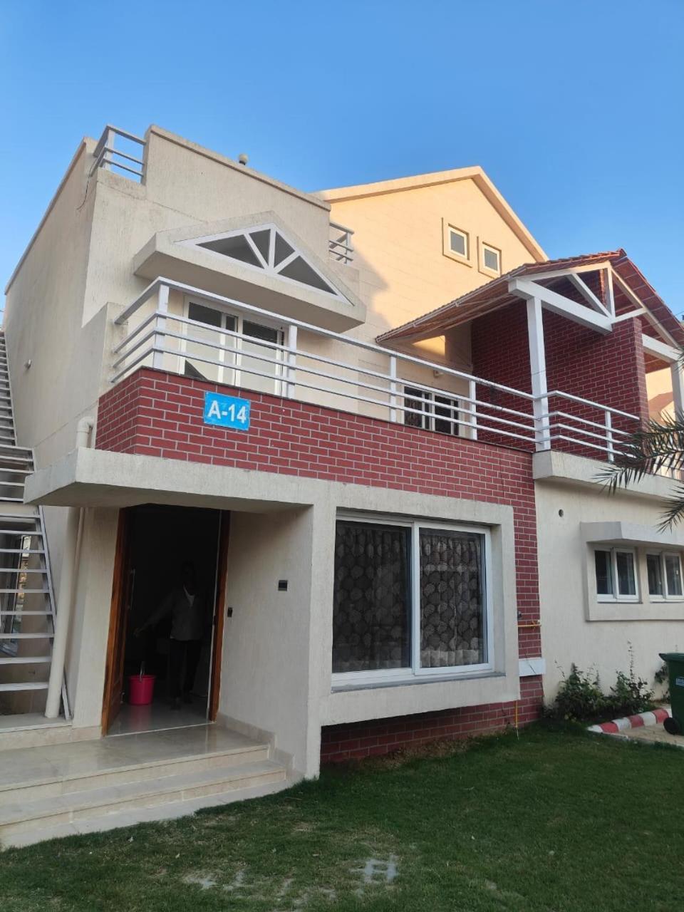 Villa In Vrindavan, Hare Krishna M Bagian luar foto